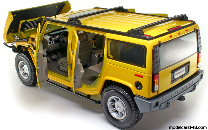 2002 - Hummer H2 Wagon Maisto 1/18 (Жълт) Отваряеми части