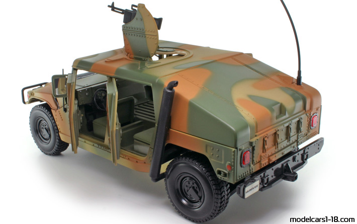1992 - Hummer Humvee (HMMWV) Maisto 1/18 (Злаетн) Отваряеми части