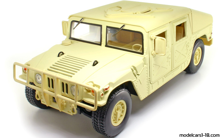 1992 - Hummer Humvee (HMMWV) Motor Max 1/18 (Бял) Предна лява страна