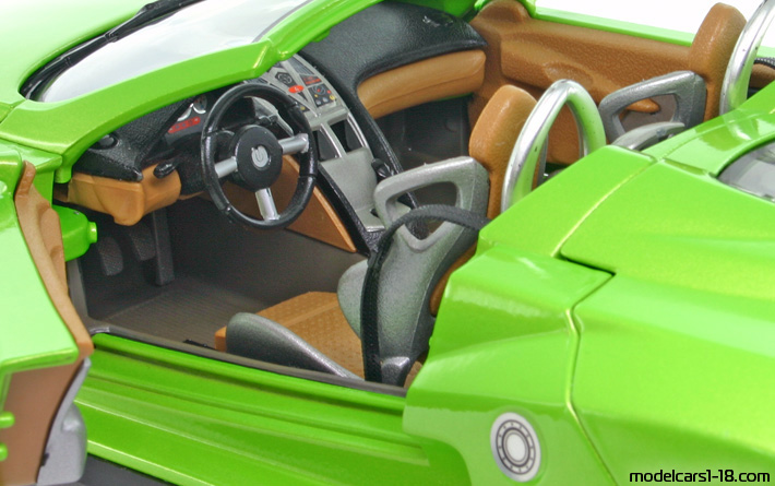 2002 - Italdesign Prima Giugiaro Concept Bburago 1/18 (Зелен) Интериор арматурно табло