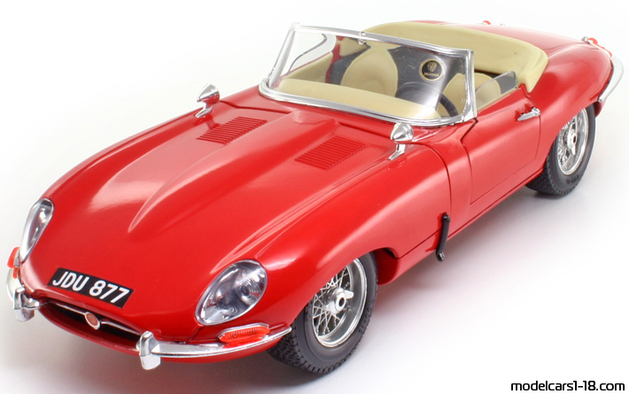 1961 - Jaguar E-Type Bburago 1/18 (Red) Предна лява страна