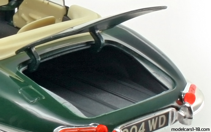 1961 - Jaguar E-Type Bburago 1/18 (Green) Багажник / Отварящи се фарове