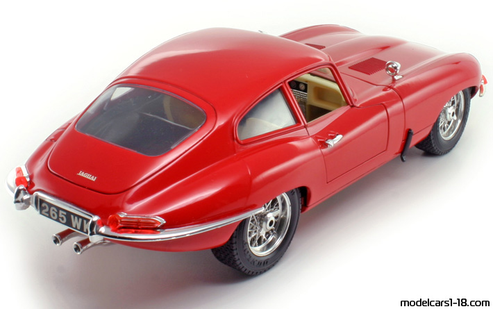 1961 - Jaguar E-Type Bburago 1/18 (Red) Задна дясна страна