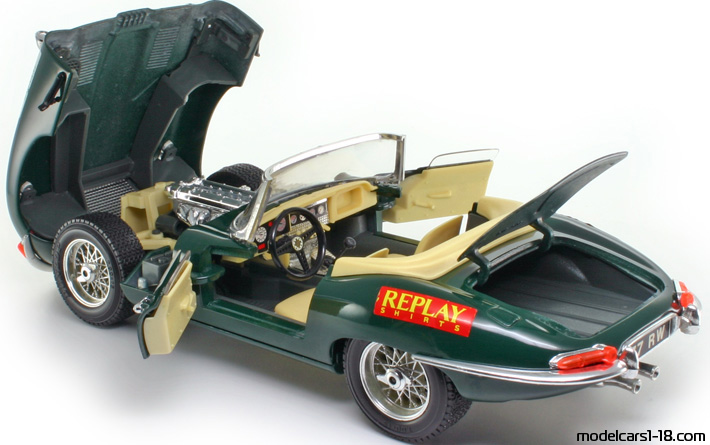 1961 - Jaguar E-Type Bburago 1/18 (Зелен / Жълт) Отваряеми части