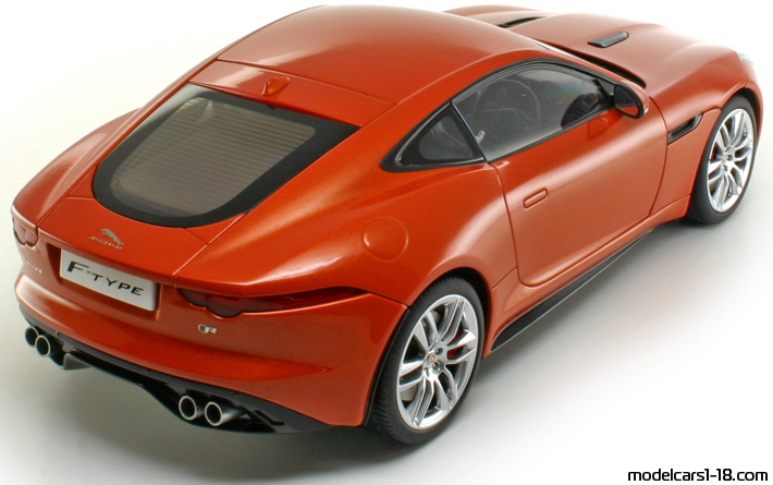2015 - Jaguar F-Type R AutoArt 1/18 (Червен) Задна дясна страна