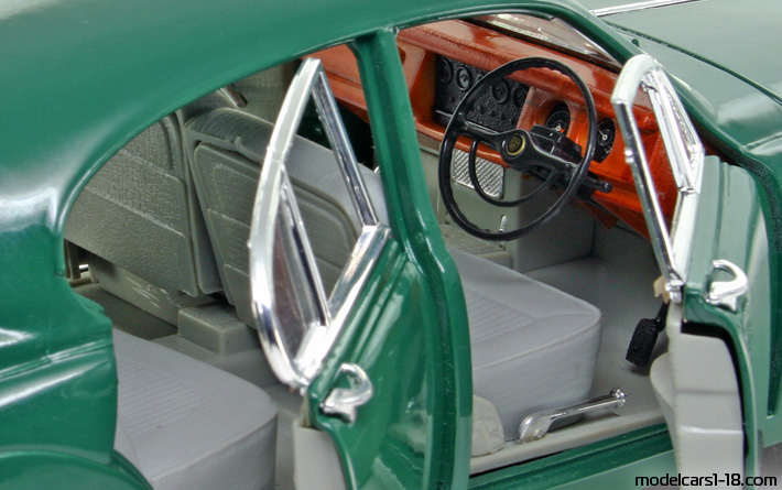 1959 - Jaguar Mark II Bburago 1/18 (Зелен) Интериор арматурно табло