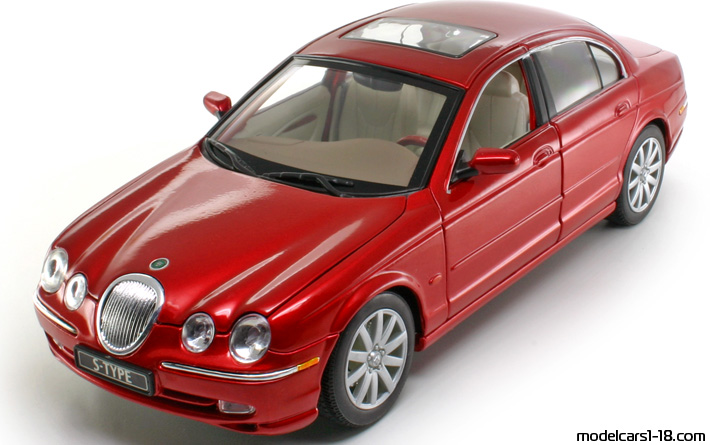 1999 - Jaguar S-Type Welly 1/18 (Червен) Предна лява страна