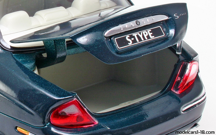 1999 - Jaguar S-Type Welly 1/18 (Зелен) Багажник / Отварящи се фарове