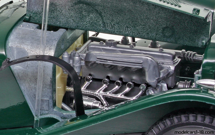 1936 - Jaguar SS100 Bburago 1/18 (Зелен) Багажник / Отварящи се фарове