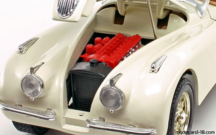 1948 - Jaguar XK120 ERTL 1/18 (Бял) Двигател