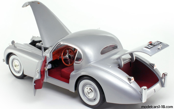 1949 - Jaguar XK120 Signature Models 1/18 (Сребрист) Отваряеми части