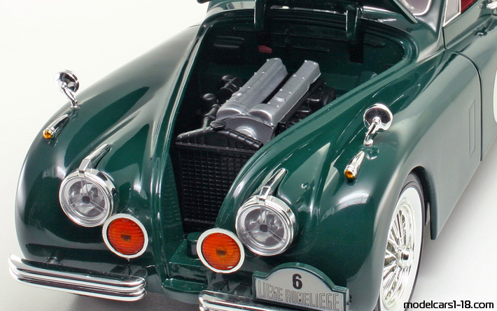 1949 - Jaguar XK120 Signature Models 1/18 (Зелен) Двигател