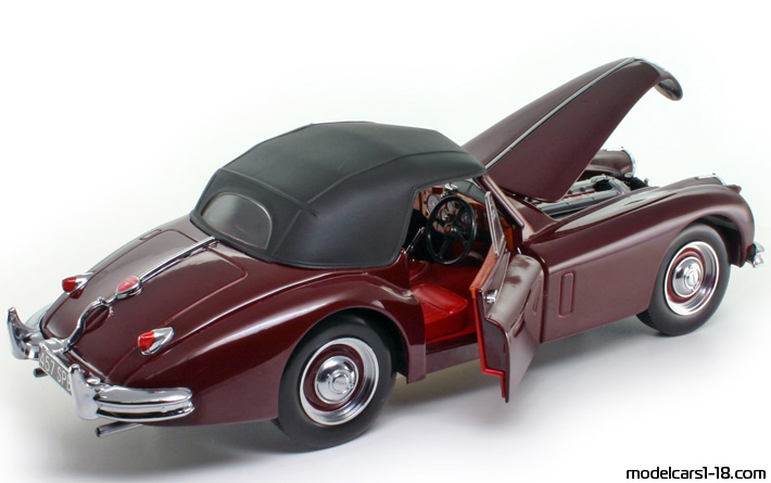 1955 - Jaguar XK140 Drophead Sun Star 1/18 (Червен) Отваряеми части