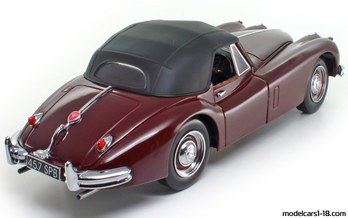 1955 - Jaguar XK140 Drophead Sun Star 1/18 (Червен) Задна дясна страна