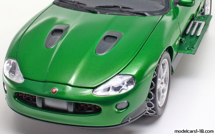 2000 - Jaguar XKR (James Bond) Beanstalk 1/18 (Зелен / Сив) Багажник / Отварящи се фарове