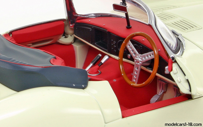 1957 - Jaguar XKSS AutoArt 1/18 (Бял) Интериор арматурно табло