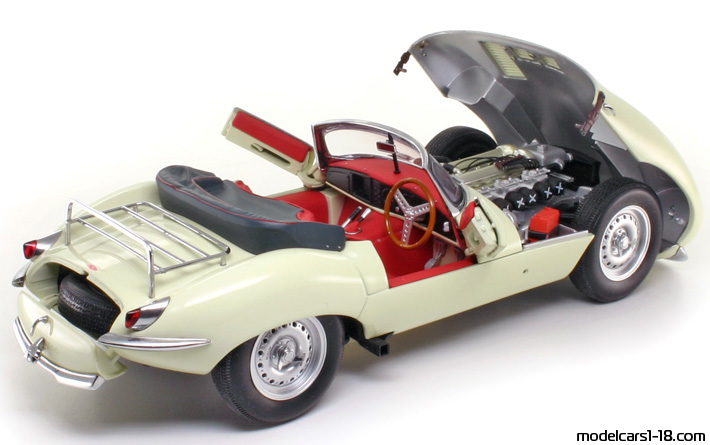 1957 - Jaguar XKSS AutoArt 1/18 (Бял) Отваряеми части