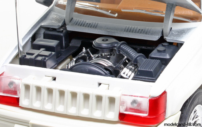 1996 - Jeep Grand Cherokee Rally (ZJ) Majorette 1/18 (White) Двигател