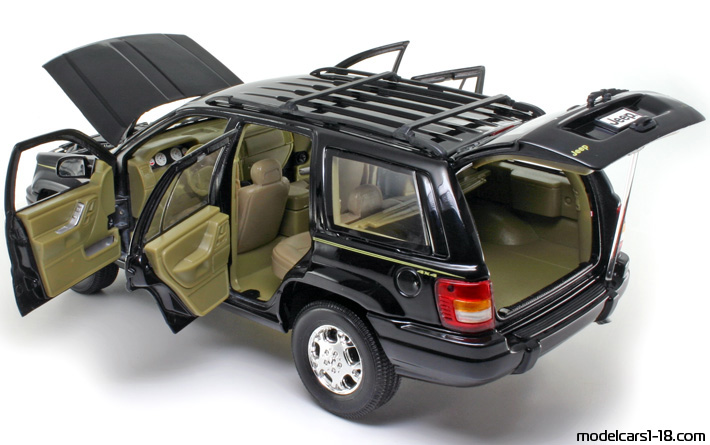 2001 - Jeep Grand Cherokee (WJ) Mondo Motors 1/18 (Черен) Отваряеми части