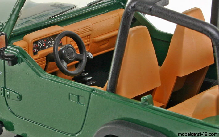 1997 - Jeep Wrangler Solido 1/18 (Зелен) Интериор арматурно табло