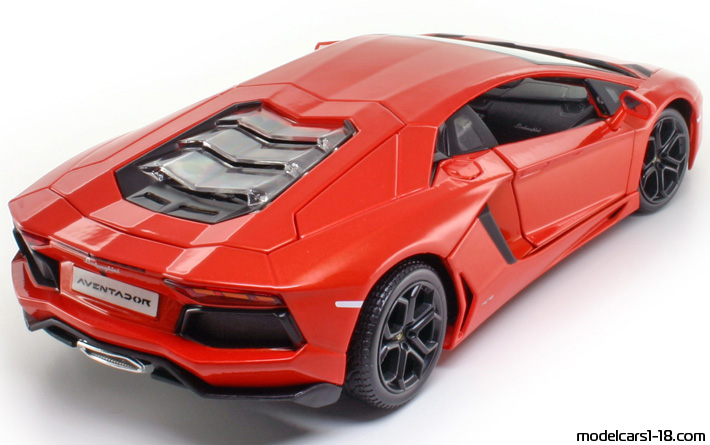 2011 - Lamborghini Aventador LP700-4 Bburago 1/18 (Червен) Задна дясна страна