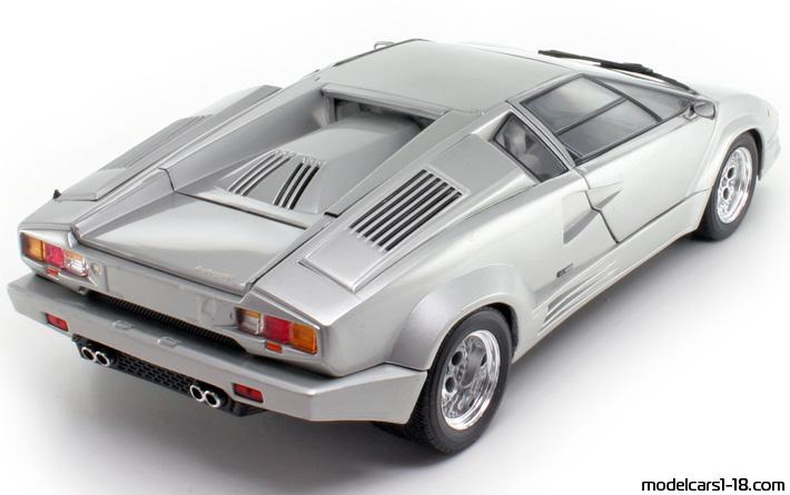 1989 - Lamborghini Countach 25th Ricko 1/18 (Светло сребрист) Задна дясна страна