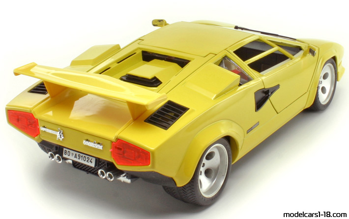 1988 - Lamborghini Countach LP5000 S Bburago 1/18 (Жълт) Задна дясна страна
