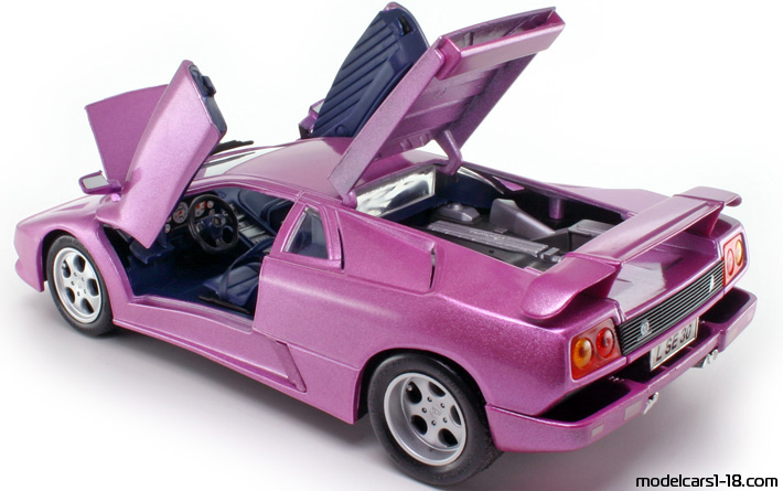 1995 - Lamborghini Diablo SE30 Maisto 1/18 (Лилав) Отваряеми части