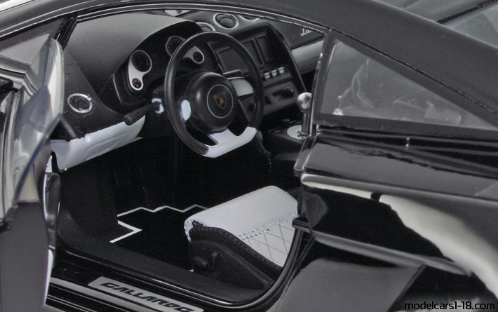2007 - Lamborghini Gallardo Nera Norev 1/18 (Черен) Интериор арматурно табло