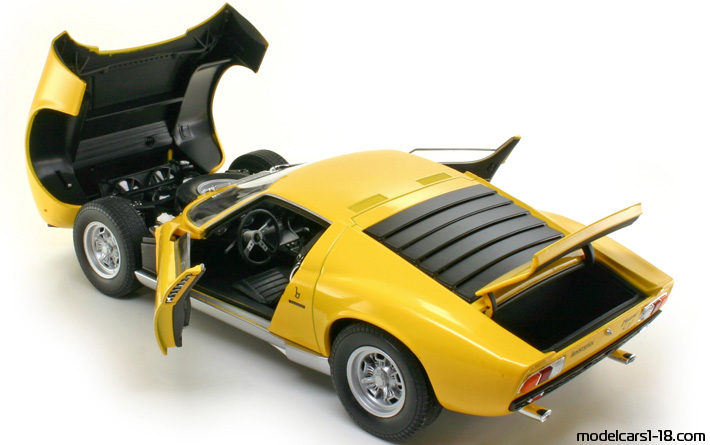 1971 - Lamborghini Miura P400 SV Welly 1/18 (Жълт / Сребрист) Отваряеми части