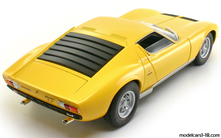 1971 - Lamborghini Miura P400 SV Welly 1/18 (Жълт / Сребрист) Задна дясна страна