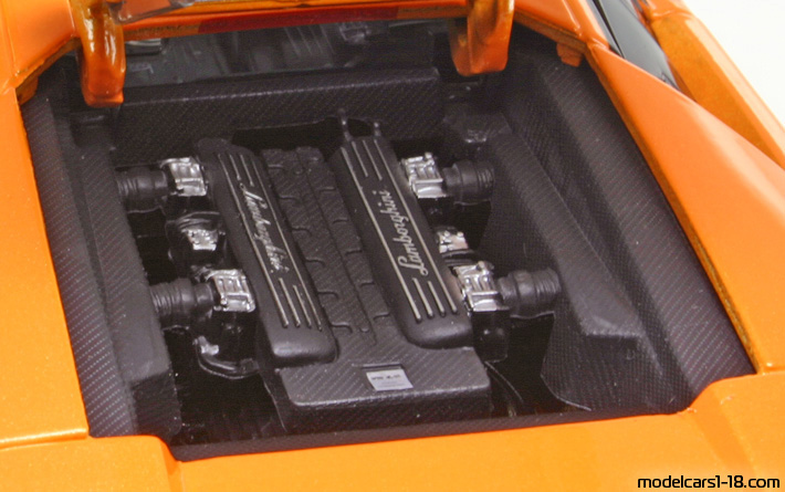 2007 - Lamborghini Murcielago LP640 Maisto 1/18 (Оранжев) Двигател