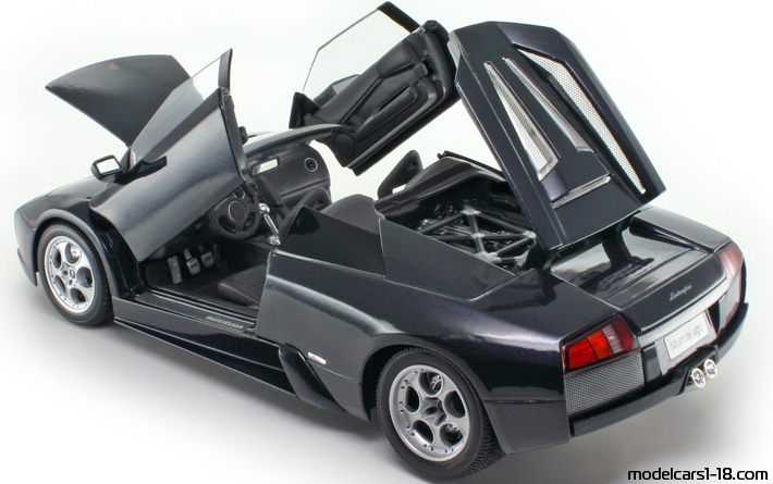 2001 - Lamborghini Murcielago Roadster Maisto 1/18 (Син) Отваряеми части