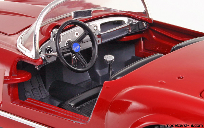 1955 - Lancia Aurelia B24 Spider Bburago 1/18 (Червен) Интериор арматурно табло