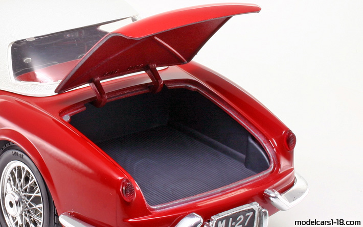 1955 - Lancia Aurelia B24 Spider Bburago 1/18 (Червен) Багажник / Отварящи се фарове