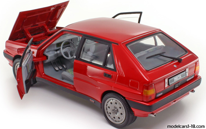 1989 - Lancia Delta HF Integrale 16v Sun Star 1/18 (Червен) Отваряеми части