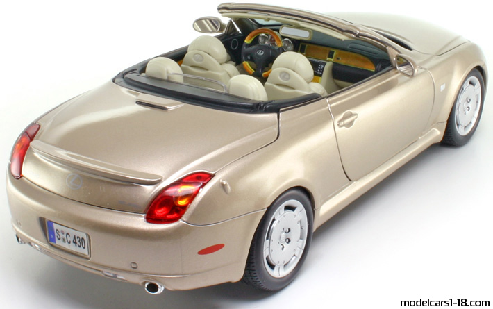 2001 - Lexus SC 430 Maisto 1/18 (Оранжев) Задна дясна страна