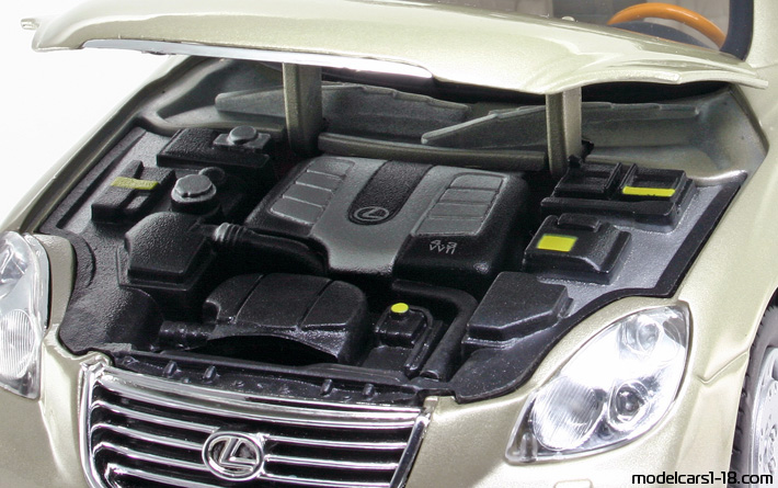 2002 - Lexus SC 430 Motor Max 1/18 (Злаетн) Двигател