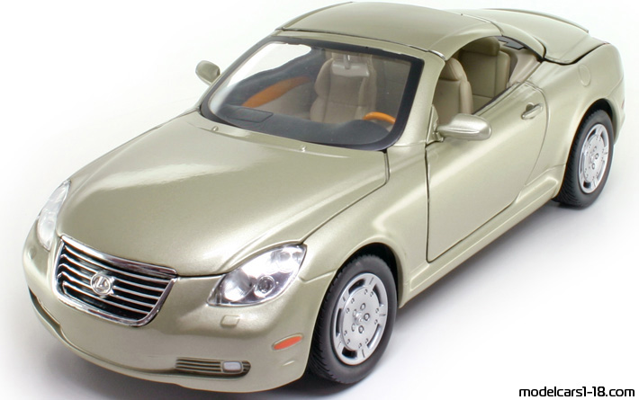 2002 - Lexus SC 430 Motor Max 1/18 (Злаетн) Предна лява страна