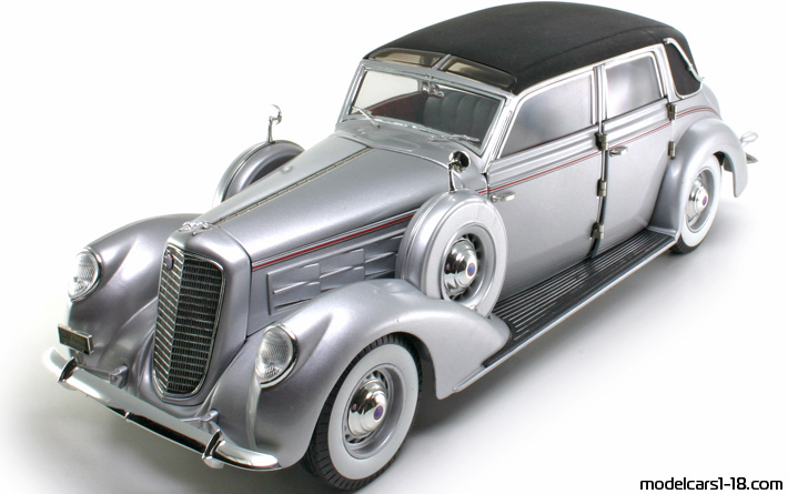 1937 - Lincoln Model K-12 Berline Touring Cabriolet Signature Models 1/18 (Сребрист) Предна лява страна