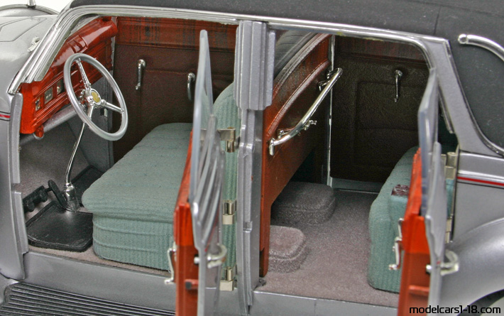 1937 - Lincoln Model K-12 Berline Touring Cabriolet Signature Models 1/18 (Сребрист) Интериор арматурно табло