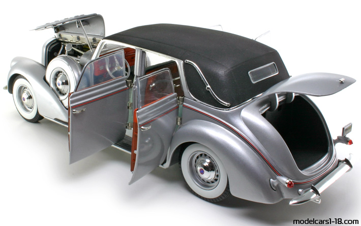 1937 - Lincoln Model K-12 Berline Touring Cabriolet Signature Models 1/18 (Сребрист) Отваряеми части