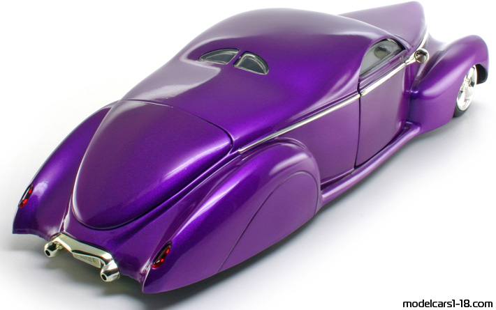 1937 - Lincoln Zephyr Custom Hot Wheels 1/18 (Лилав) Задна дясна страна