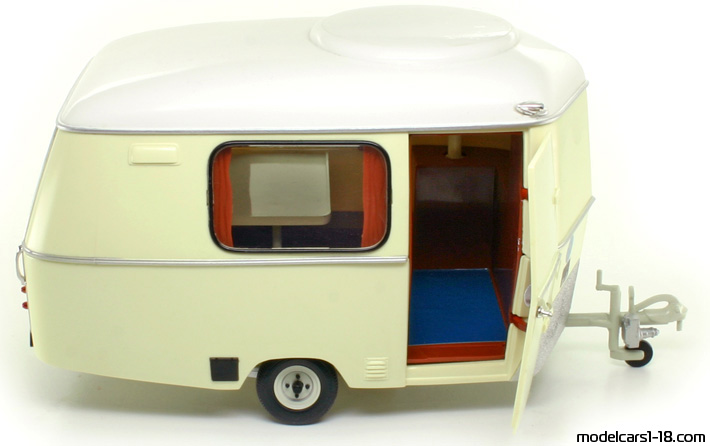 1958 - Lloyd Alexander TS Camper Revell 1/18 (Син / Бял) Багажник / Отварящи се фарове