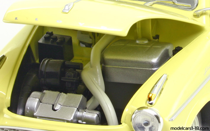 1958 - Lloyd Alexander TS Revell 1/18 (Жълт / Бял) Двигател