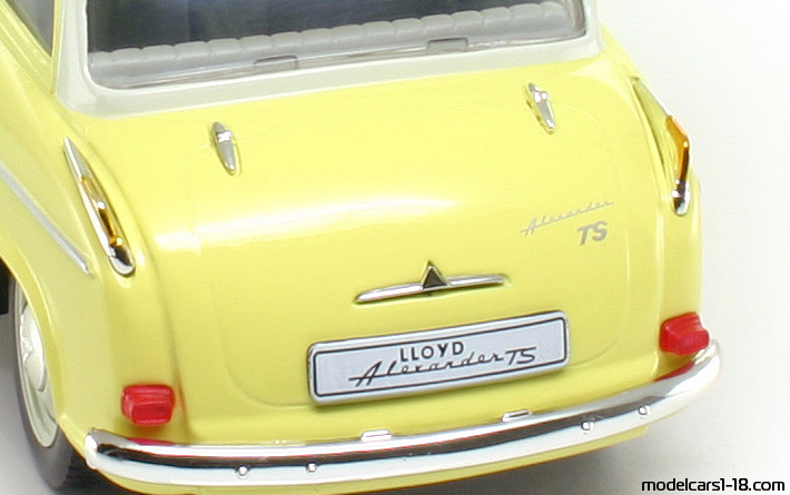 1958 - Lloyd Alexander TS Revell 1/18 (Жълт / Бял) Багажник / Отварящи се фарове