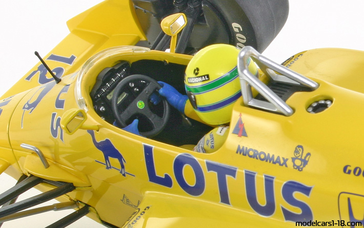 1987 - Lotus 99T Minichamps 1/18 (Жълт / Син) Интериор арматурно табло