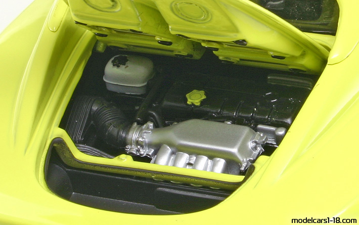 2003 - Lotus Elise 111S Welly 1/18 (Жълт) Двигател