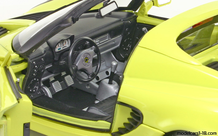2003 - Lotus Elise 111S Welly 1/18 (Жълт) Интериор арматурно табло