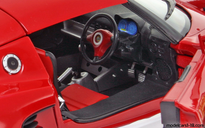2002 - Lotus Elise Type 49 Jadi 1/18 (Червен / Бял) Интериор арматурно табло